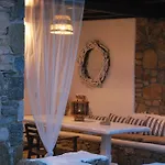Blue Island Maisonette With Sharing Pool