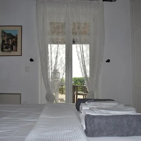Blue Island Maisonette With Sharing Pool