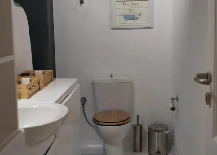 Blue Island Maisonette With Sharing Pool